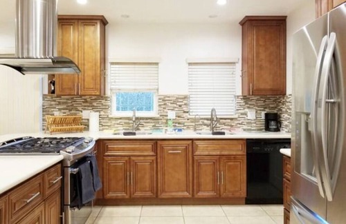 Fairfax District House | Exceptional La Brea Home with Spa & Hot Tub Amenities