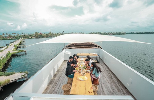Anantha Narayanapuram Boat Rental | Pet-Friendly 5-Bedroom Boathouse with Open Deck Retreat