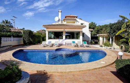 Denia Villa | Elegant 5-Bedroom Casa Angelina: Pool & Private Beach