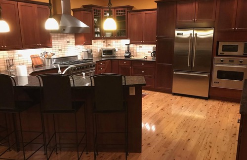 West Dover House | Premier 5 Bedroom Ski Home with Hot Tub & Lake Views