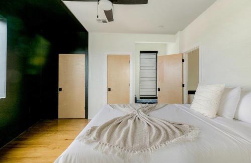 Faubourg Lafayette Villa | Discover Luna Rooftop Villa with Inviting Pool Amenities
