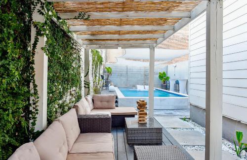 Faubourg Lafayette Villa | Discover Luna Rooftop Villa with Inviting Pool Amenities