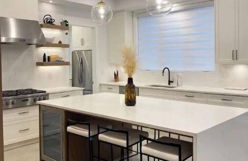 Langley House | Exquisite 5 BR Home with Pool for Your Perfect Getaway