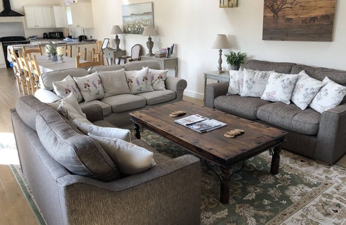 Dorchester House | Gold Award 5* Self-Catering Retreat with Ocean View