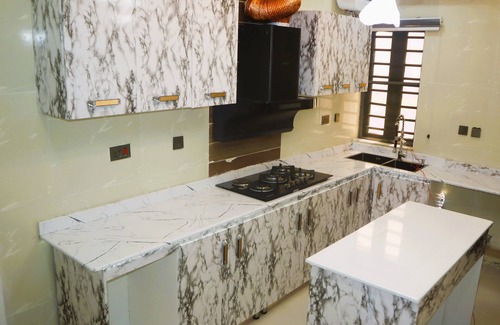 Ofin House | Stylish 5-Bedroom Duplex with Starlink in Lekki