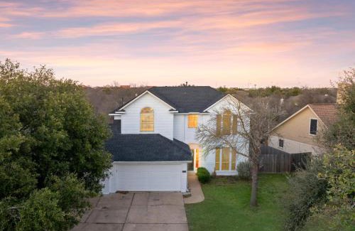 Scofield Farms House | Spacious 5BR Austin Retreat with Pool & Parking Available
