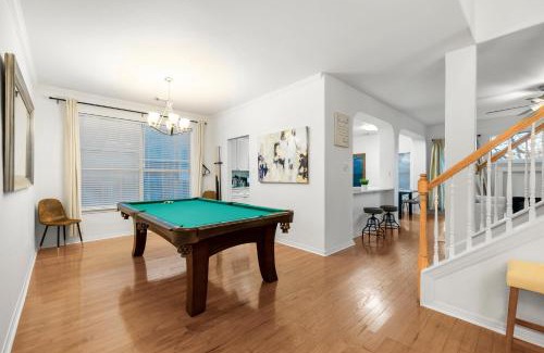 Scofield Farms House | Spacious 5BR Austin Retreat with Pool & Parking Available