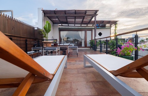 Cartagena Walled City Villa | Exceptional 5BR House with Pool & Jacuzzi - Guest Rated 10/10