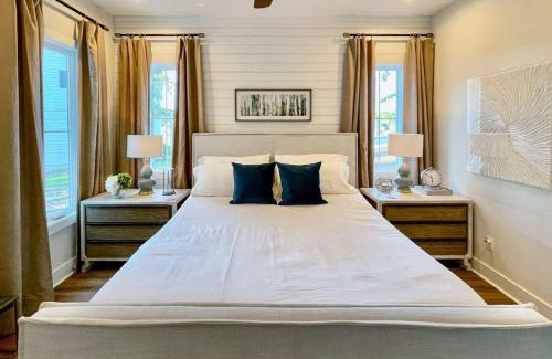 Dadeville House | Luxury 5BR Lake House with Porch, Lake View