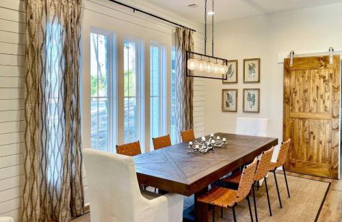 Dadeville House | Luxury 5BR Lake House with Porch, Lake View