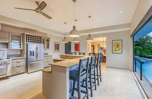 Ballena Villa | Exceptional Oceanfront Hotel with Pool & Hot Tub Access