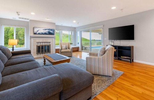 East San Jose House | Luxury 5BR Retreat with Pool Fire Pit & Valley Views