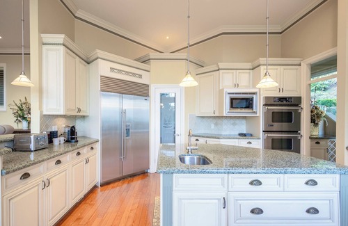 West Vancouver House | Luxury 5BR Villa | Gym, Theater & Ocean Views