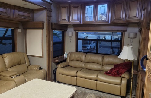Green Valley House | Unique 5th Wheel RV with Ocean View and Pool Access