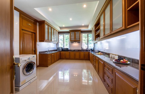 Cha-am Villa | Elegant 6 Bed Mansion with Pool and Family Amenities