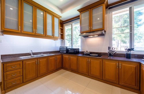 Cha-am Villa | Elegant 6 Bed Mansion with Pool and Family Amenities