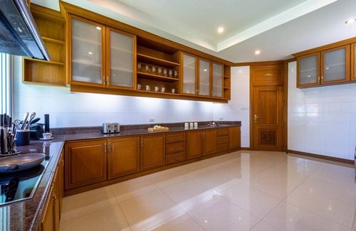 Cha-am Villa | Elegant 6 Bed Mansion with Pool and Family Amenities