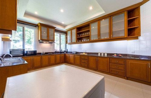 Cha-am Villa | Elegant 6 Bed Mansion with Pool and Family Amenities
