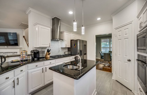 Far North Dallas House | Pet-Friendly 6 Bedroom Home with Pool in North Dallas