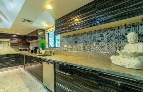 Paradise House | Elegant 6-Bedroom House with Heated Indoor Pool