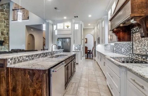 Little Elm House | Elegant 6 BR Retreat with Outdoor Kitchen & Pool Awaits!