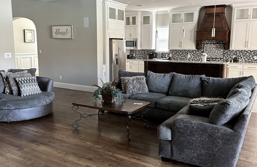 Little Elm House | Elegant 6 BR Retreat with Outdoor Kitchen & Pool Awaits!