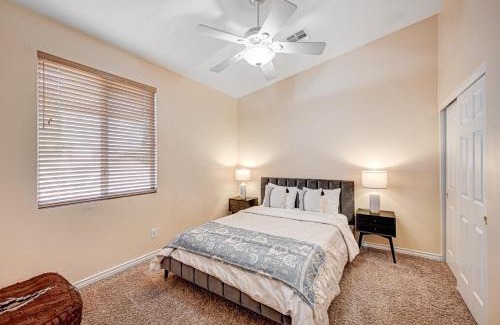 Las Vegas House | Luxury 6 BR Home Large Pool & Spa with Grassy Yard