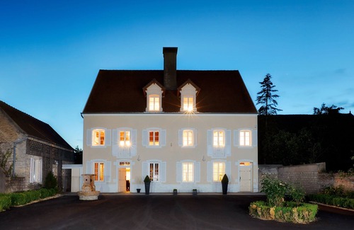 Saunieres House | Exquisite Suites with Heated Pool and Spa Facilities