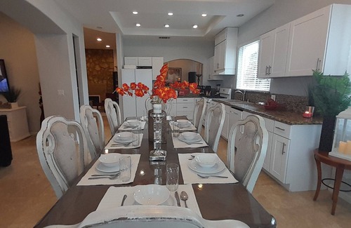 Hermosa Village House | Premier 6Bd Oasis with Pool, Near Disneyland & Convention Center