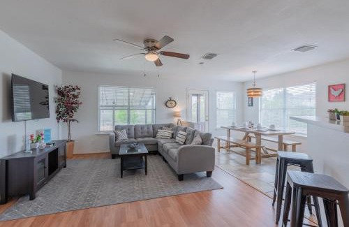 Solana Ridge House | Pet-Friendly 6BR Home with Game Room Near Seaworld