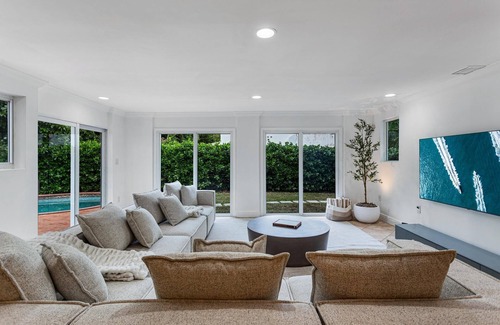 El Portal House | Spacious 6BR Villa with Private Pool & Games for Fun