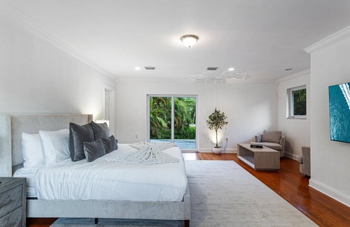 El Portal House | Spacious 6BR Villa with Private Pool & Games for Fun