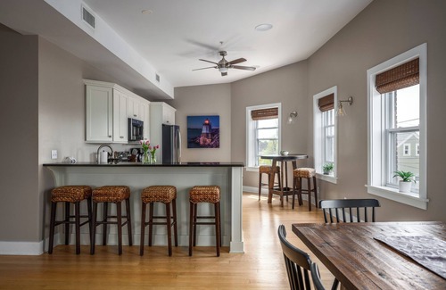 Yachting Village Apartment | Premier 7BR/4BA Thames St Rental with Parking & Pet Friendly