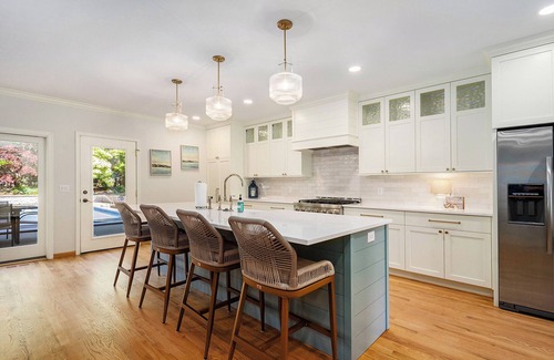 South Haven House | Tranquil 7BR Lake Michigan Retreat with Pool & Spa