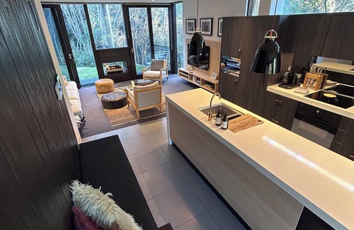 Thredbo House | Top-Rated 8 Berth Chalet with Spa and Breakfast Included