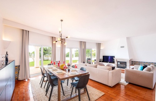 Lagoa e Carvoeiro Villa | Exclusive Villa with Ocean Views & Private Heatable Pool
