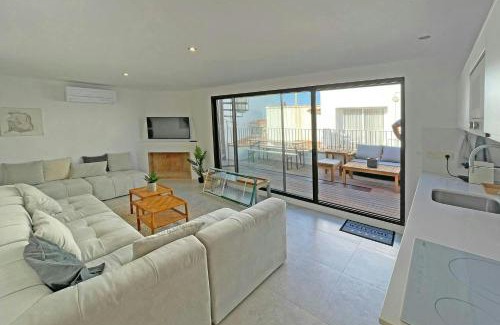 L'Escala House | Oceanfront 4-Star Retreat in L'Escala, Steps from Beach