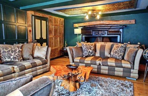 Saffron Walden House | Inviting 9-Bed House with Hot Tub Near Cambridge