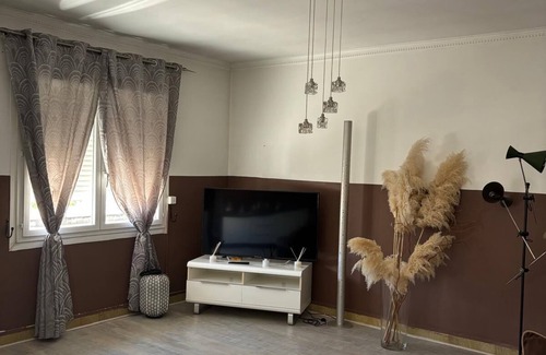 Saint-Pierre-des-Corps Apartment | Elegant Apartment Near SNCF Station & Châteaux Loire