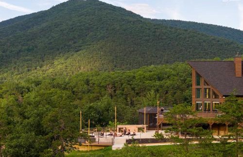 Milam House | Luxury A Frame 5BR Hot Tub & Mountain Views