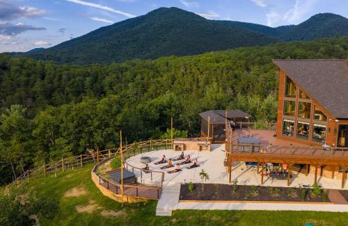 Milam House | Luxury A Frame 5BR Hot Tub & Mountain Views