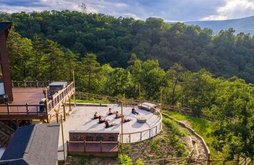 Milam House | Luxury A Frame 5BR Hot Tub & Mountain Views