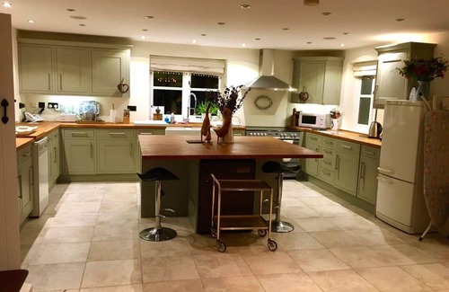 Macclesfield Cottage | Elegant Stay with Pool in Henbury, Macclesfield