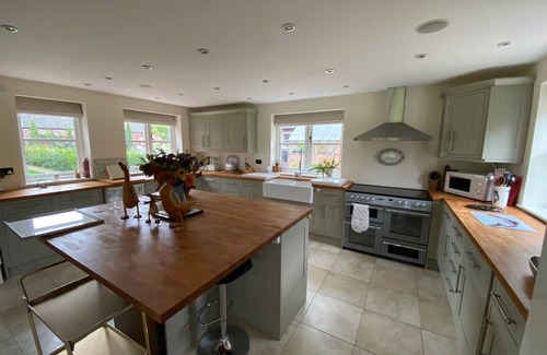 Macclesfield Cottage | Elegant Stay with Pool in Henbury, Macclesfield