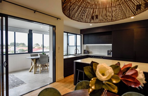 Lacepede House | Luxury accommodation close to the beach and main street.