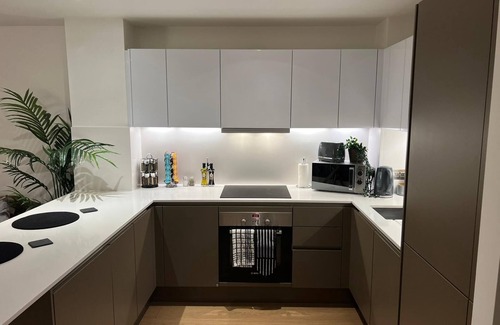 Wembley Park Apartment | LUXURY ACCOMMODATION IN CENTRAL WEMBLEY, 5 MINS WALK TO WEMBLEY STADIUM,SLEEPS 4