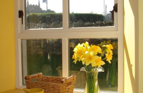 Bryansford Cottage | Beautiful Retreat in Nature with Free WiFi and Pool Access
