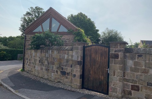 Aston House | Elegant Accommodation in Historic Aston Village with Breakfast