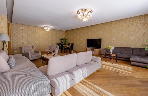 Tbilisi City Centre Apartment | Elegant 4-Star Hotel with Family-Friendly Amenities