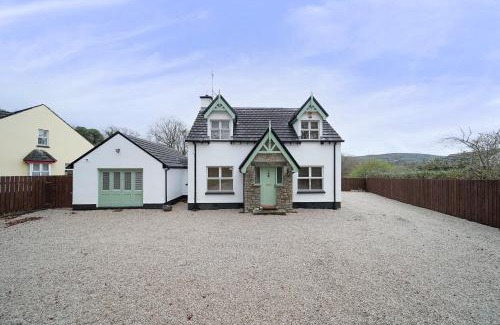 Rathmullan House | Family-Friendly Retreat with Games Room for 10 Guests